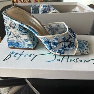 Betsey Johnson Women's Blue Floral Heels